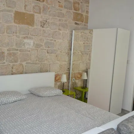 Martinis Apartment Vis